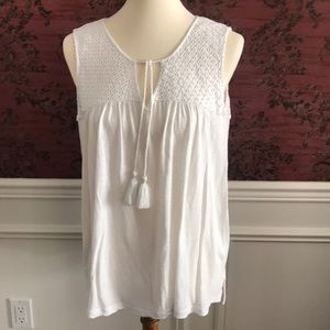 White Anthropologie sleeveless top. EUC size L